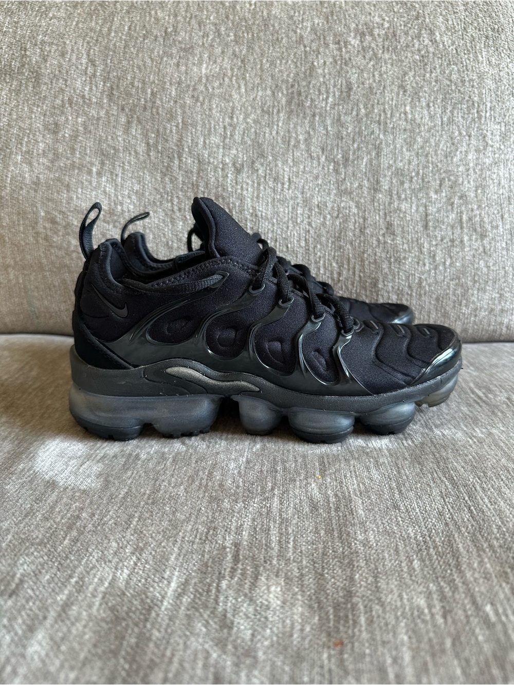Nike Air VaporMax Plus Triple Black Sneakers Women’s 6 Athleisure Activewear